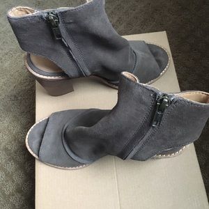 Ugg booties in very soft suede leather